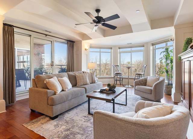 Property at 8301 Creekside Cir #270, Bloomington, MN 55437, 2 beds, 3 baths