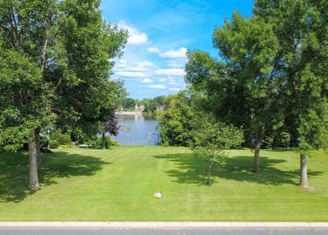 Property at 855 Otter St SW, Hutchinson, MN 55350