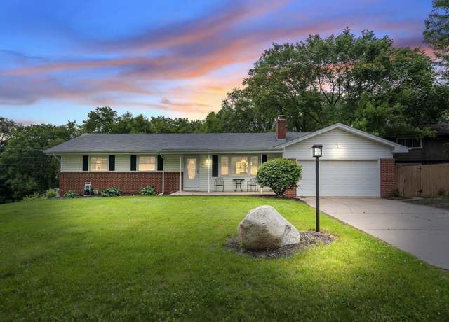 Property at 521 Unique Dr, Burnsville, MN 55337, 4 beds, 3 baths