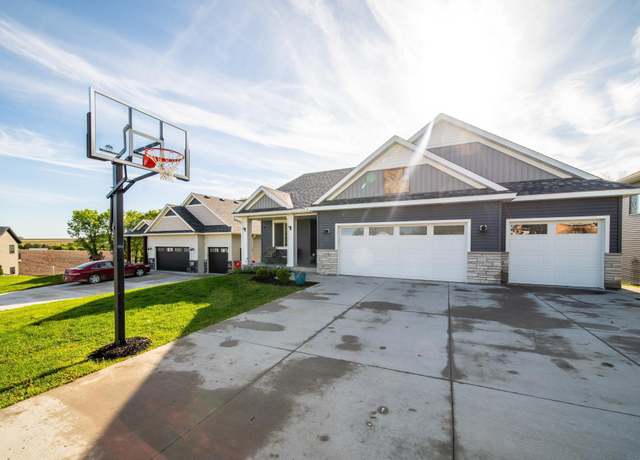 Property at 1004 Blanch Ct, Mantorville, MN 55955, 4 beds, 3 baths