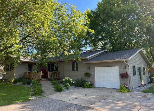 Property at 220 Minnesota Ave NE, Warroad, MN 56763, 3 beds, 1 bath
