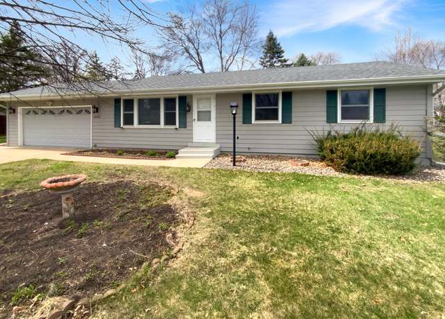 Property at 10100 Upton Rd, Bloomington, MN 55431, 3 beds, 3 baths