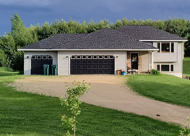 Property at 993 70th Ave, Warren Twp, WI 54023, 4 beds, 2 baths