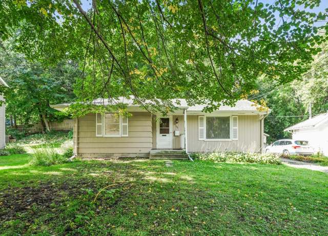 Property at 150 Bell St, Excelsior, MN 55331, 2 beds, 1 bath