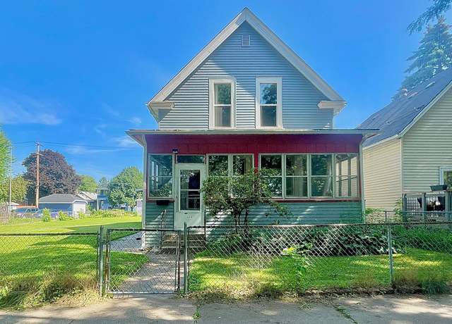Property at 989 Conway St, Saint Paul, MN 55106, 5 beds, 3 baths