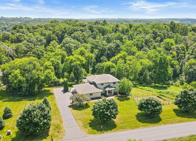 Property at 753 Regal Rdg, Hudson, WI 54016, 4 beds, 4 baths