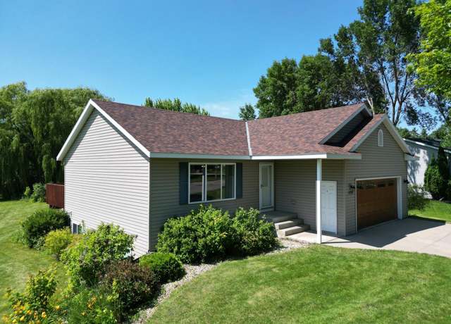 Property at 1105 Dana Dr SE, Willmar, MN 56201, 5 beds, 2 baths
