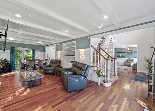 Property at 38104 Everton Ave, North Branch, MN 55056, 5 beds, 5 baths
