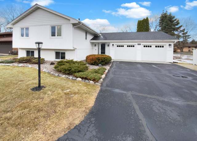 Property at 5855 Hodgson Rd, Shoreview, MN 55126, 3 beds, 2 baths