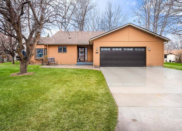 Property at 2325 18th Ave S, Fargo, ND 58103, 3 beds, 2 baths