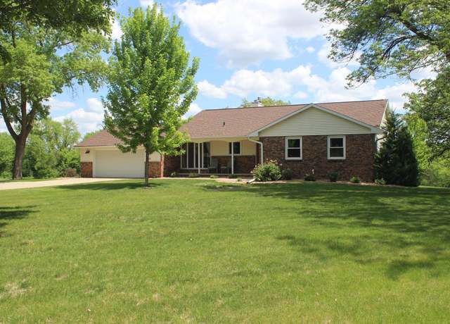 Property at 1010 Highland Dr, Blue Earth, MN 56013, 4 beds, 3 baths