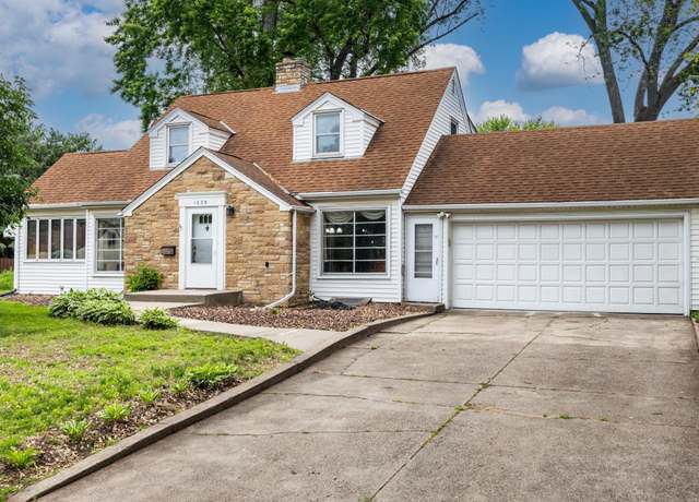 Property at 1029 15th Ave N, South Saint Paul, MN 55075, 4 beds, 3 baths