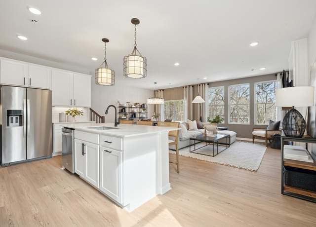 Property at 17937 Genoa Dr, Lakeville, MN 55044, 4 beds, 3 baths