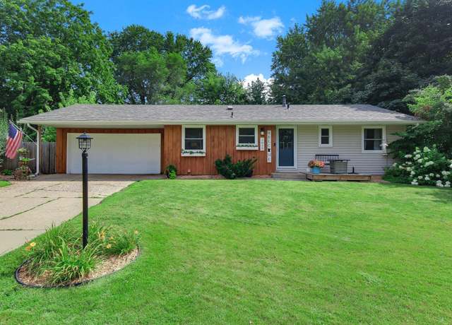 Property at 1015 Lowell Dr, Apple Valley, MN 55124, 3 beds, 2 baths