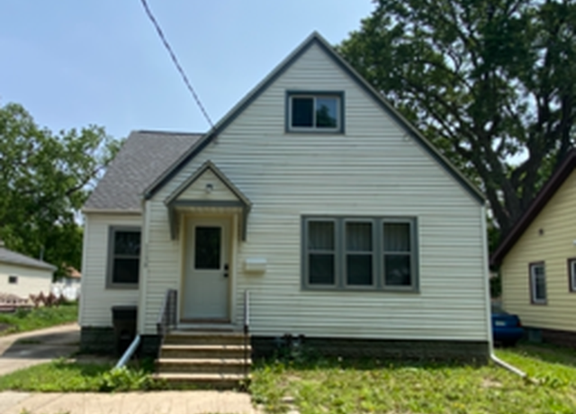 Property at 1138 6th Ave SE, Rochester, MN 55904, 4 beds, 1 bath