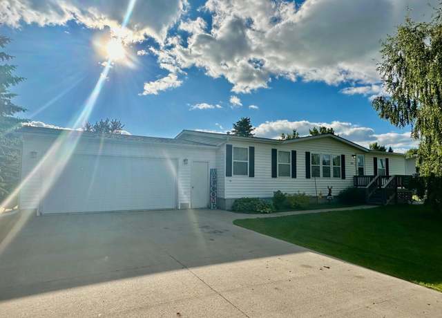 Property at 805 2nd Ave SW, Roseau, MN 56751, 3 beds, 2 baths