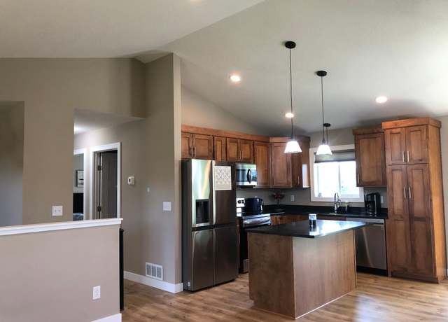Property at 1009 188th St, Garfield Twp, WI 54009, 3 beds, 2 baths