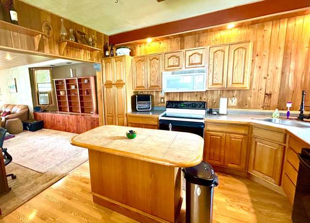 Property at 1017 Baxter Ave, Superior, WI 54880, 3 beds, 2 baths