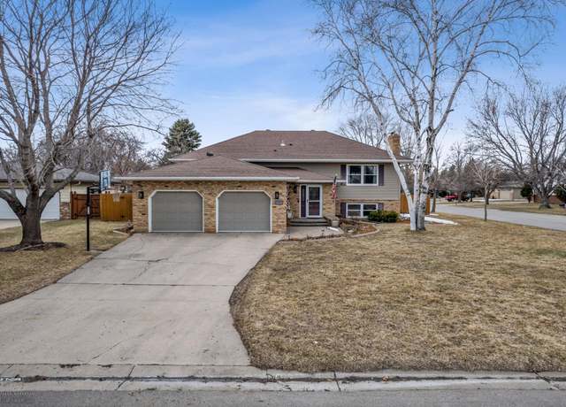 Property at 2703 17th St S, Moorhead, MN 56560, 5 beds, 3 baths