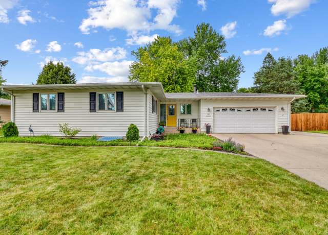 Property at 66 Meadowlark Ln N, Fargo, ND 58102, 4 beds, 3 baths