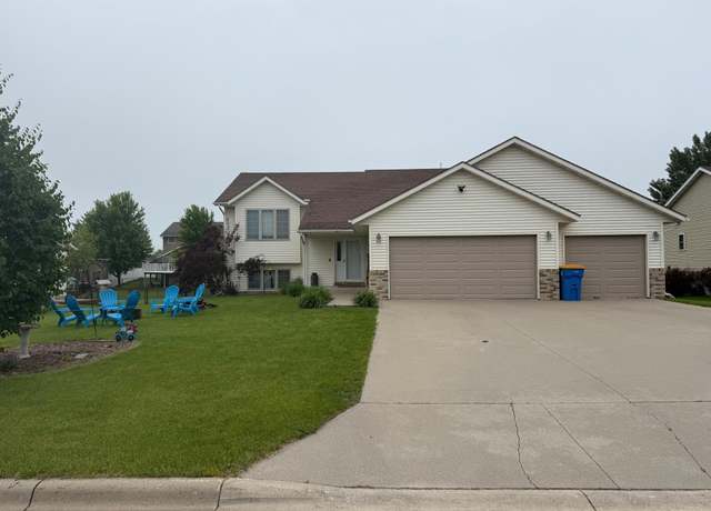 Property at 2460 Fox Hollow Ln, Owatonna, MN 55060, 5 beds, 3 baths