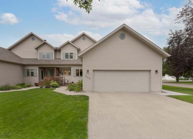 Property at 252 9th Ave N, Casselton, ND 58012, 3 beds, 3 baths