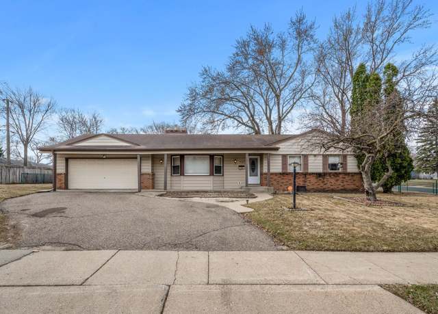 Property at 501 E 102nd St, Bloomington, MN 55420, 3 beds, 3 baths