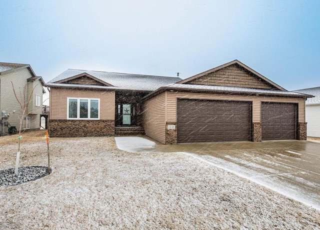 Property at 1608 36th St S, Moorhead, MN 56560, 4 beds, 3 baths