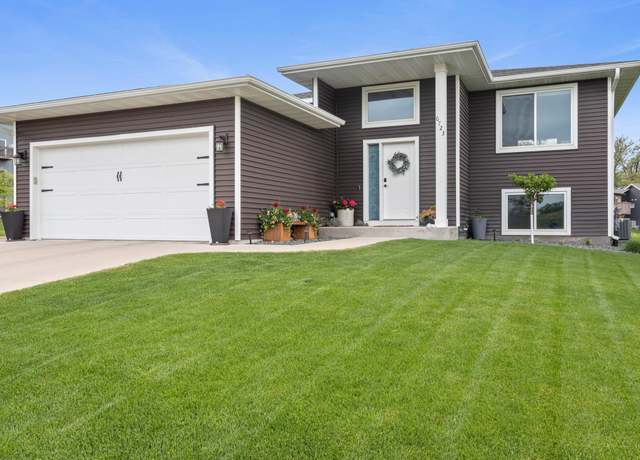Property at 6723 Gaillardia Dr NW, Rochester, MN 55901, 4 beds, 3 baths