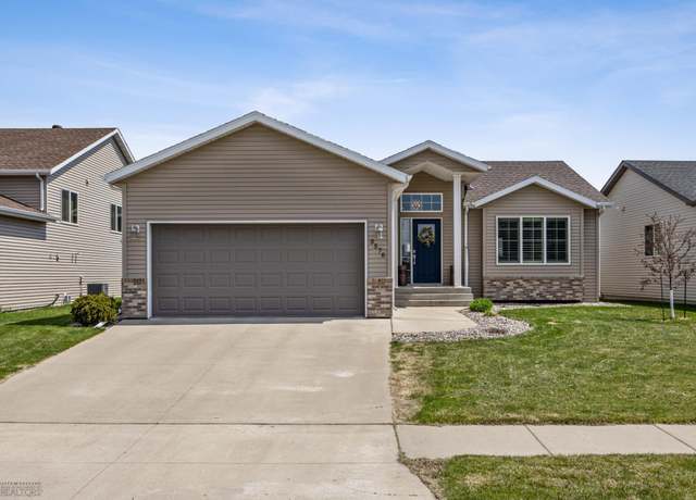 Property at 3576 49th St S, Fargo, ND 58104, 4 beds, 3 baths