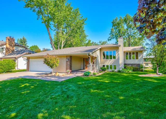 Property at 233 Grandview Ave W, Roseville, MN 55113, 4 beds, 3 baths