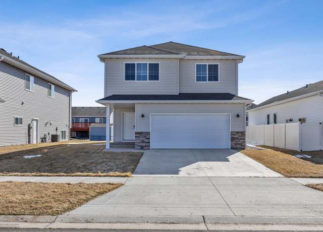 Property at 7316 22nd St S, Fargo, ND 58104, 3 beds, 3 baths