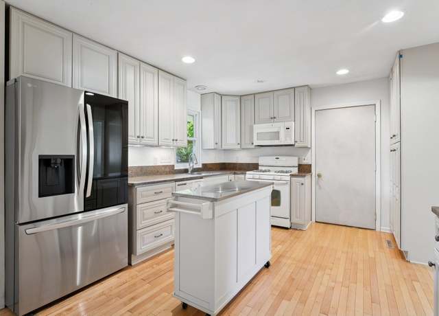 Property at 3142 Boone Ave N, New Hope, MN 55427, 3 beds, 2 baths