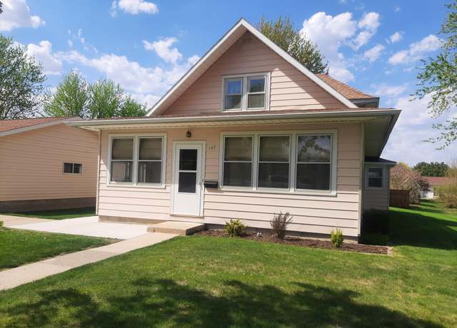 Property at 101 8th Ave N, Saint James, MN 56081, 4 beds, 3 baths