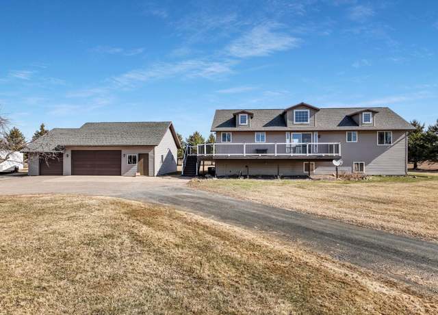 Property at W9620 Hixwood Rd, Thorp, WI 54771, 4 beds, 3 baths