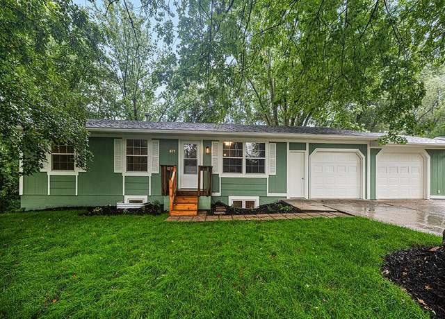 Property at 517 Ladonna Ln, Faribault, MN 55021, 5 beds, 3 baths