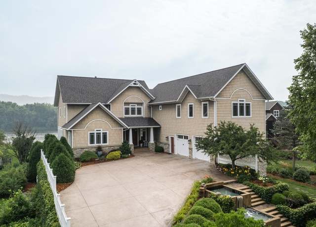 Property at 830 Prairie Island Rd N, Winona, MN 55987, 5 beds, 4 baths