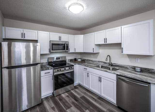 Property at 3440 Golfview Dr #119, Eagan, MN 55123, 1 bed, 1 bath