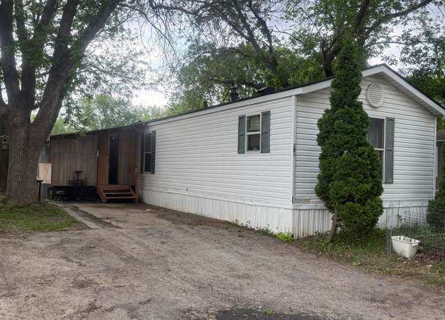 Property at 104 Laurinda Ln, Mankato, MN 56001, 3 beds, 2 baths