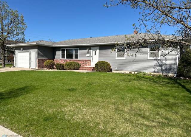 Property at 3129 7th St N, Fargo, ND 58102, 3 beds, 3 baths