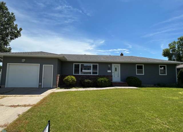 Property at 3129 7th St N, Fargo, ND 58102, 3 beds, 3 baths