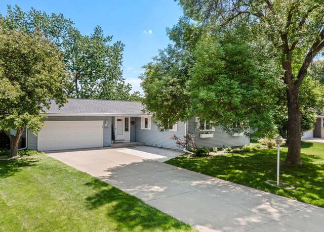 Property at 4060 Quaker Ln N, Plymouth, MN 55441, 4 beds, 3 baths