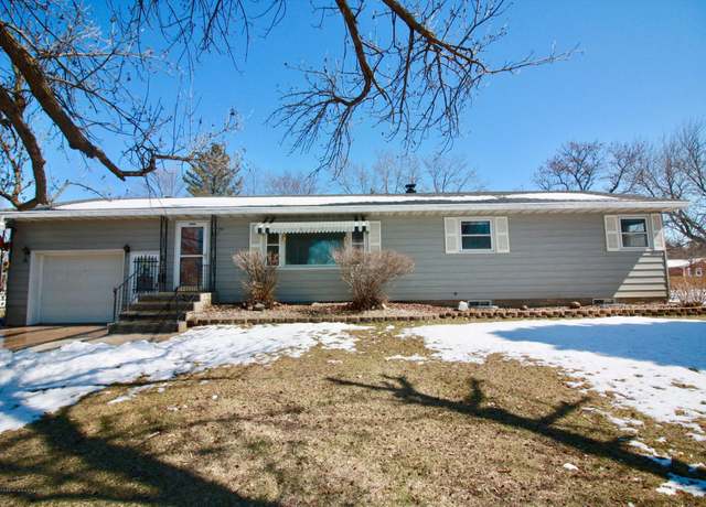 Property at 307 4th Ave SW, Hankinson, ND 58041, 3 beds, 2 baths