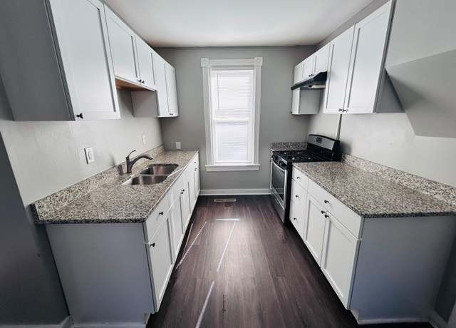 Property at 852 4th St E, Saint Paul, MN 55106, 3 beds, 2 baths