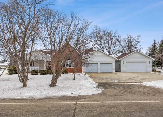 Property at 927 50th St S, Moorhead, MN 56560, 4 beds, 3 baths