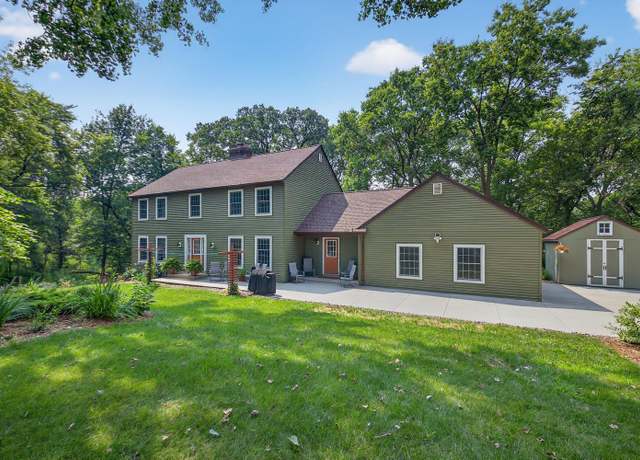 Property at 2040 Summit Dr NE, Rochester, MN 55906, 4 beds, 4 baths