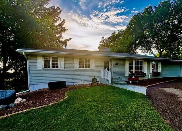 Property at 10400 Ewing Rd S, Bloomington, MN 55431, 4 beds, 3 baths