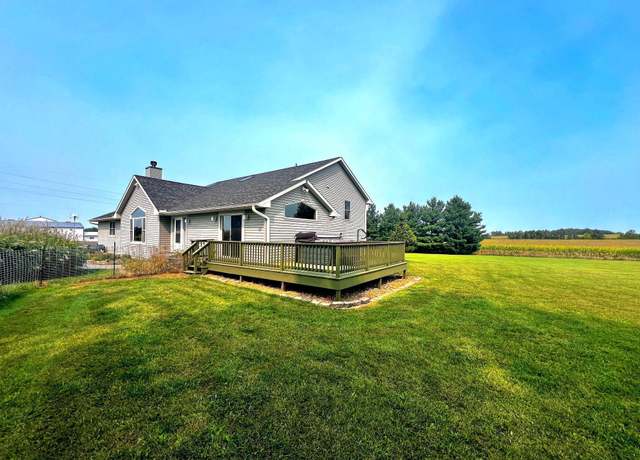 Property at 811 130th St, Roberts, WI 54023, 4 beds, 3 baths