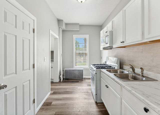 Property at 852 Edmund Ave, Saint Paul, MN 55104, 2 beds, 2 baths