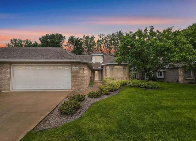 Property at 1207 Silverthorn Ct, Shoreview, MN 55126, 2 beds, 2 baths
